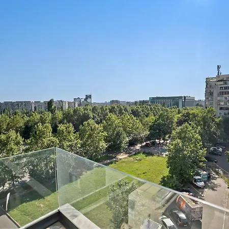 Union Plaza Near Center Апартаменти *